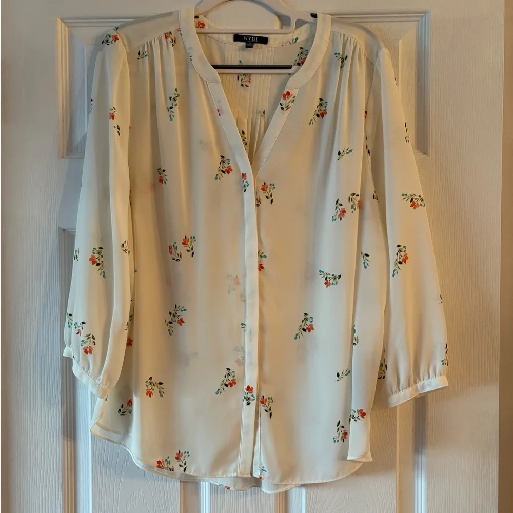 NYDJ White Floral Pintuck Blouse Size Medium - Picture 1 of 3